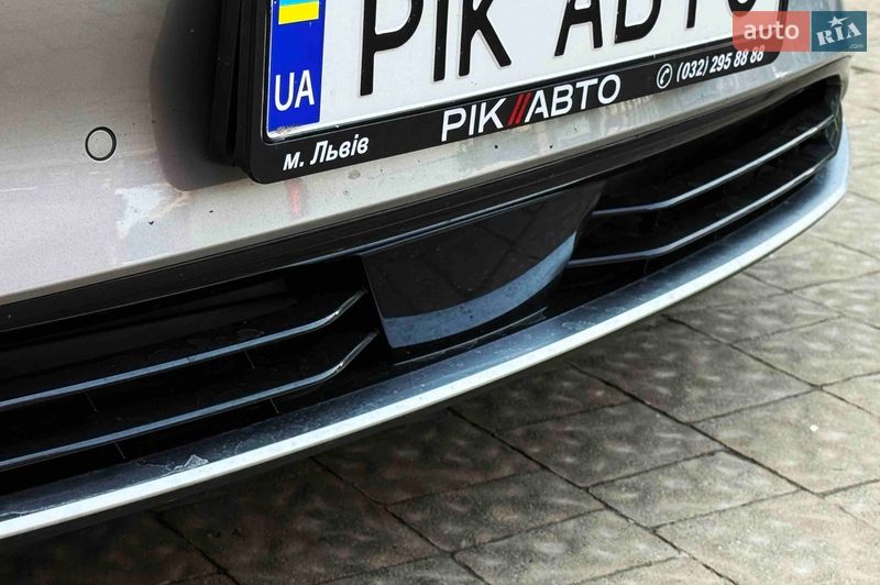 Седан Lucid Air 2022 в Львові