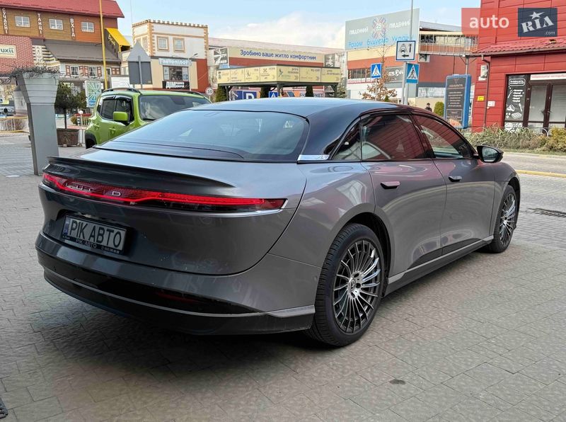 Седан Lucid Air 2022 в Львові