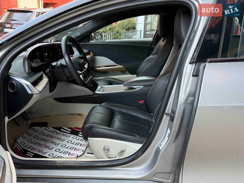 Седан Lucid Air 2022 в Львові