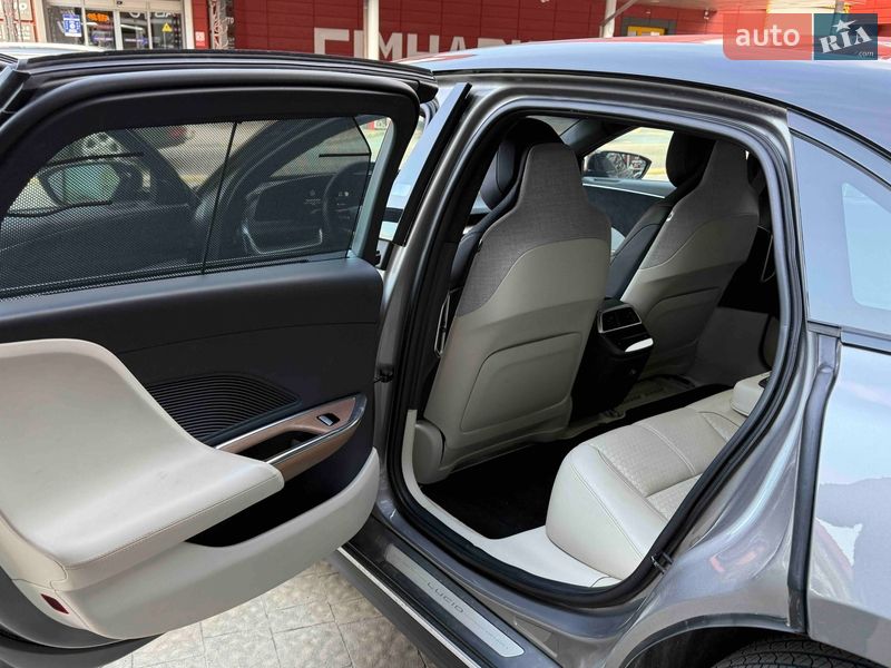 Седан Lucid Air 2022 в Львові