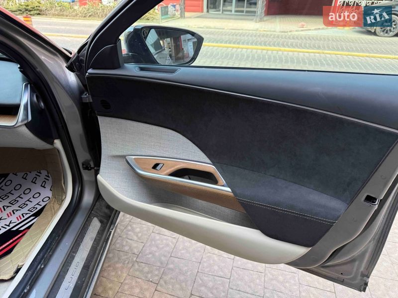 Седан Lucid Air 2022 в Львові