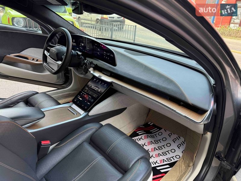 Седан Lucid Air 2022 в Львові