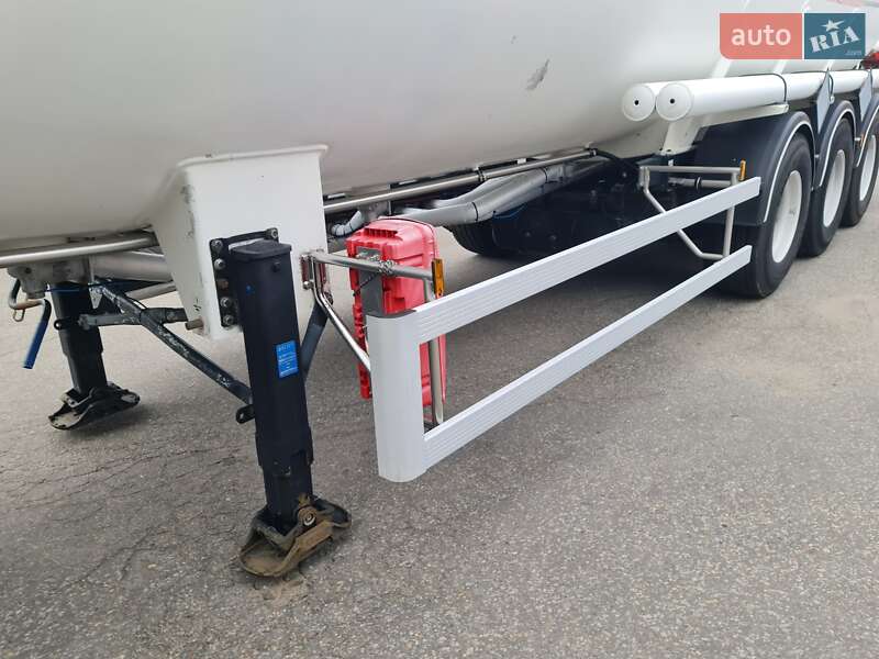 Цистерна напівпричіп Magyar Fuel Tank 2003 в Вінниці