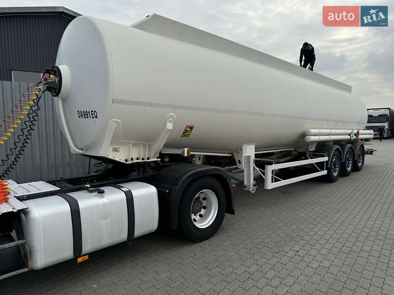 Цистерна напівпричіп Magyar Fuel Tank 2007 в Мукачевому