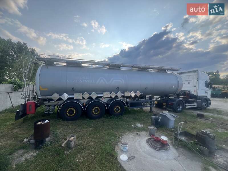 Цистерна полуприцеп Magyar S34SDC1NE 2004 в Днепре