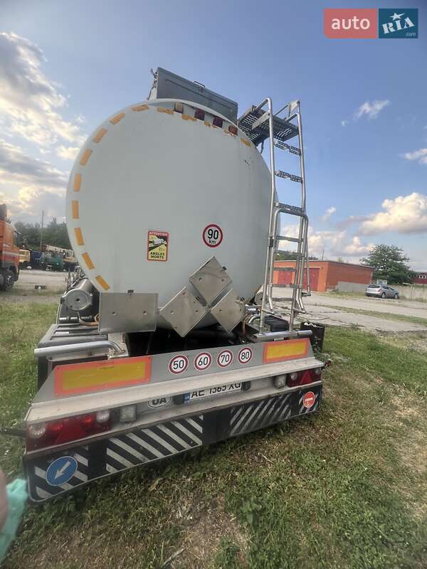 Цистерна полуприцеп Magyar S34SDC1NE 2004 в Днепре