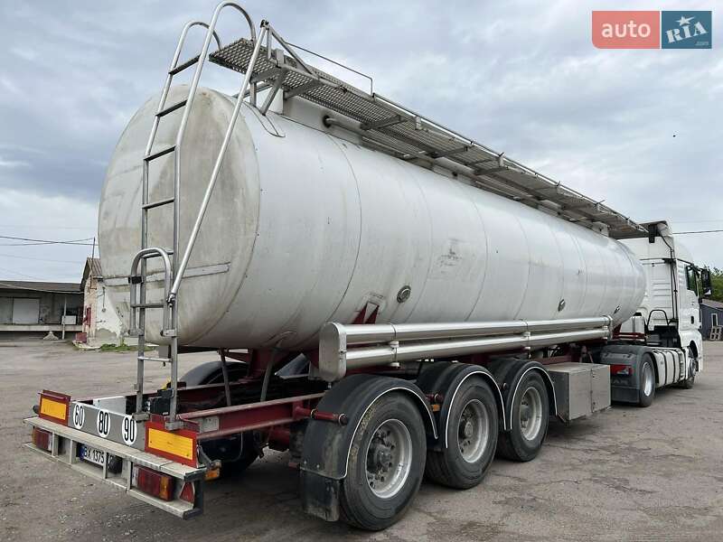 Цистерна напівпричіп Magyar SR34E 1997 в Бару