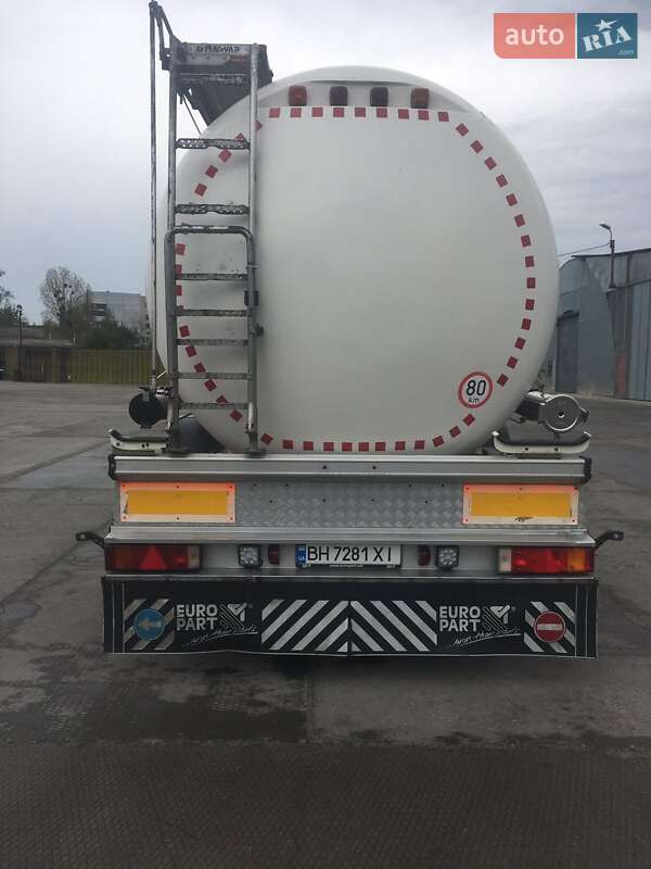 Цистерна полуприцеп Magyar SR 2004 в Виннице