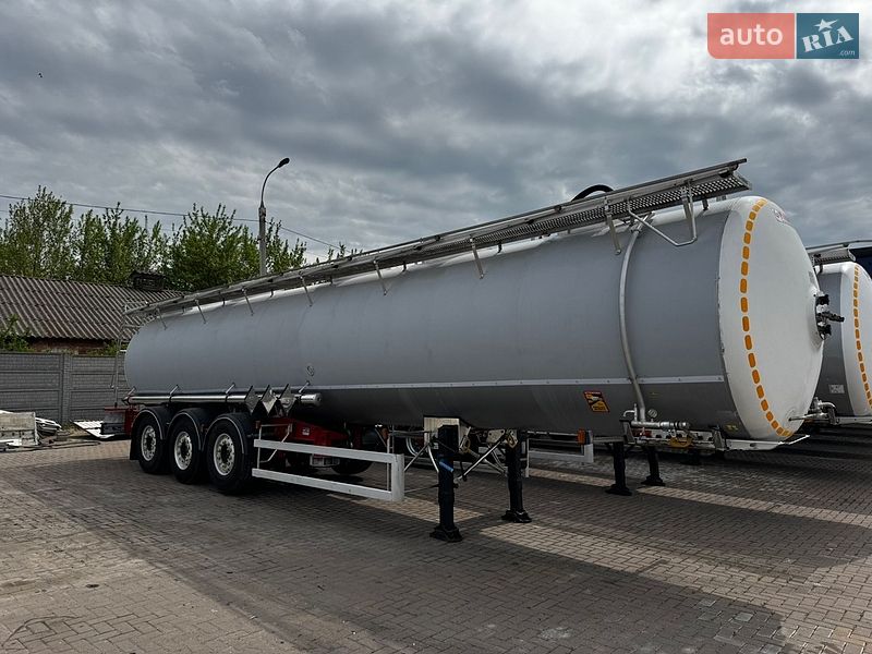 Цистерна полуприцеп Magyar SR 2001 в Виннице