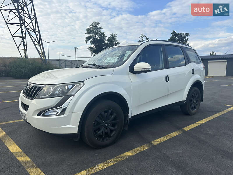 Внедорожник / Кроссовер Mahindra XUV 500 2016 в Киеве