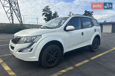 Внедорожник / Кроссовер Mahindra XUV 500 2016 в 