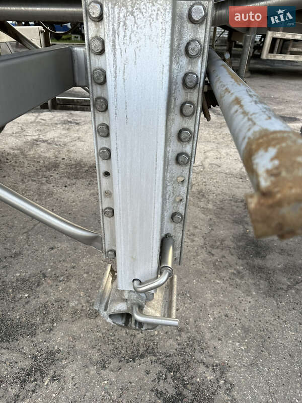 Цистерна напівпричіп Maisonneuv S338FG 2008 в Павлограді