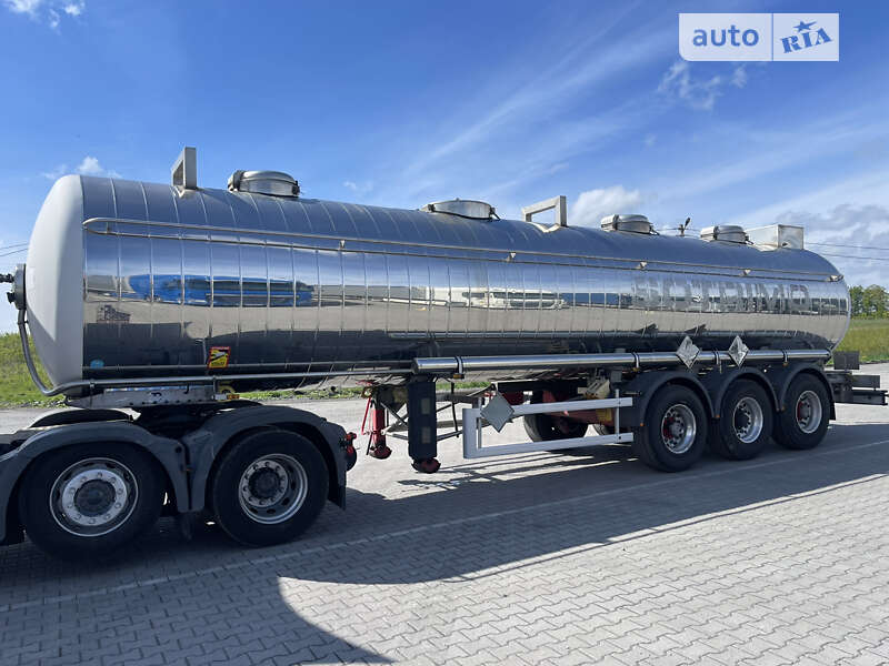 Цистерна напівпричіп Maisonneuv S338FG 2005 в Рівному