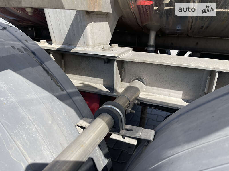 Цистерна напівпричіп Maisonneuv S338FG 2005 в Рівному