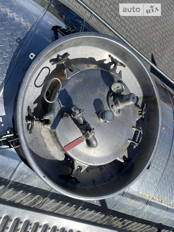 Цистерна напівпричіп Maisonneuv S338FG 2005 в Рівному