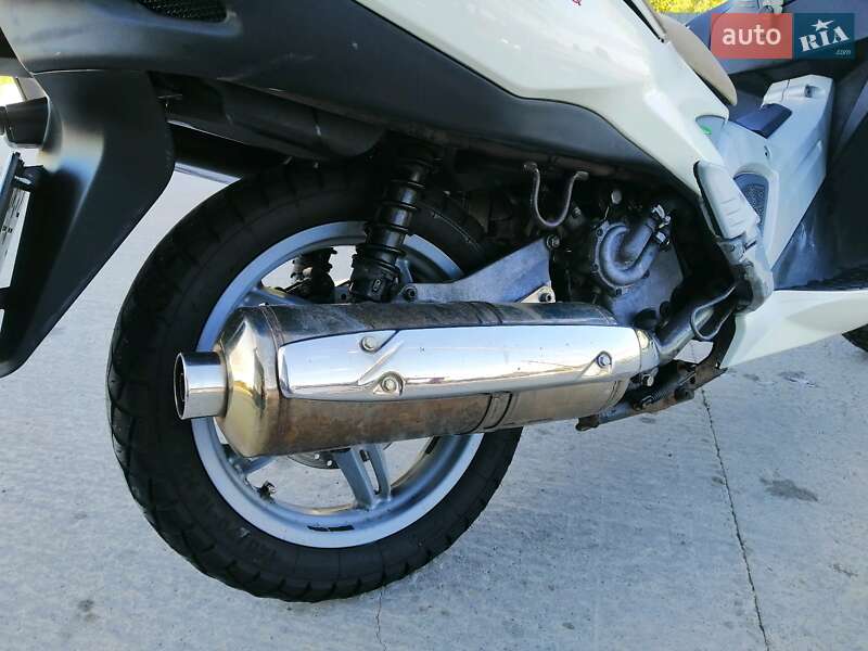 Макси-скутер Malaguti Spidermax 2009 в Бердичеве фото 8 Макси-скутер Malaguti Spidermax 2009 в Бердичеве