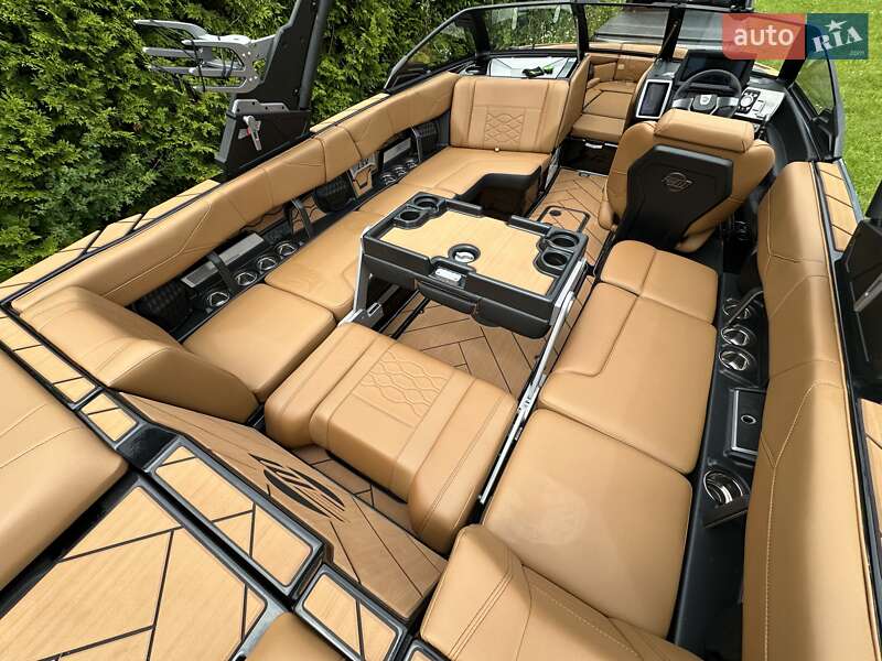 Катер Malibu Wakesetter 2024 в Києві