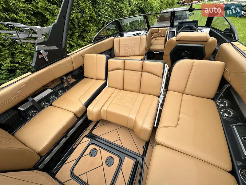 Катер Malibu Wakesetter 2024 в Києві