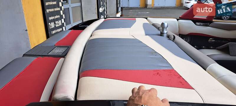 Катер Malibu Wakesetter 2012 в Києві