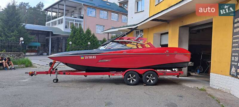 Катер Malibu Wakesetter 2012 в Києві