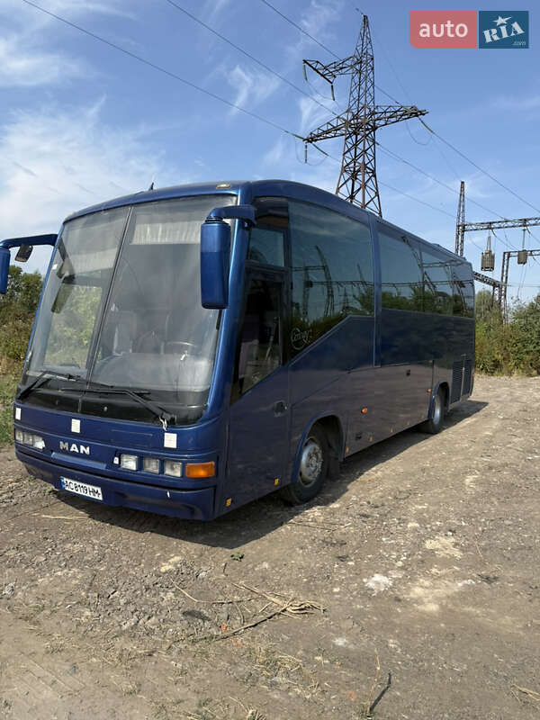 Туристический / Междугородний автобус MAN 11.220 2001 в 