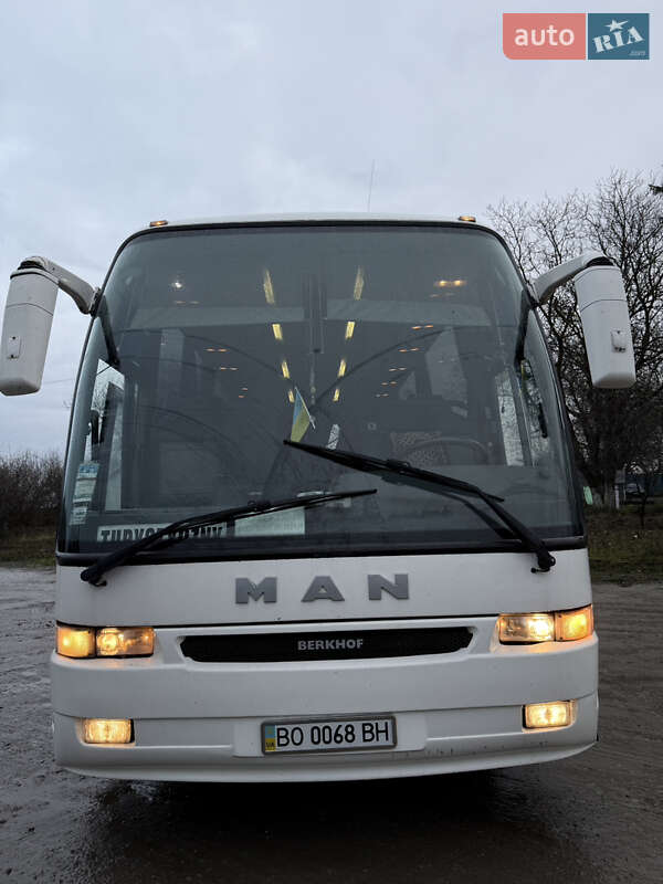 Туристический / Междугородний автобус MAN 11.220 2000 в Теребовле
