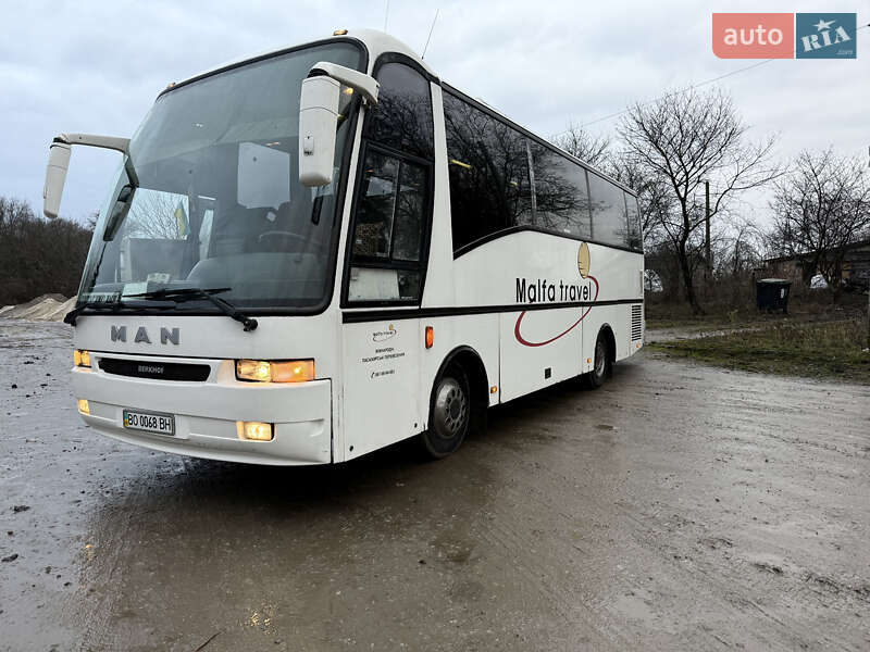 Туристический / Междугородний автобус MAN 11.220 2000 в Теребовле