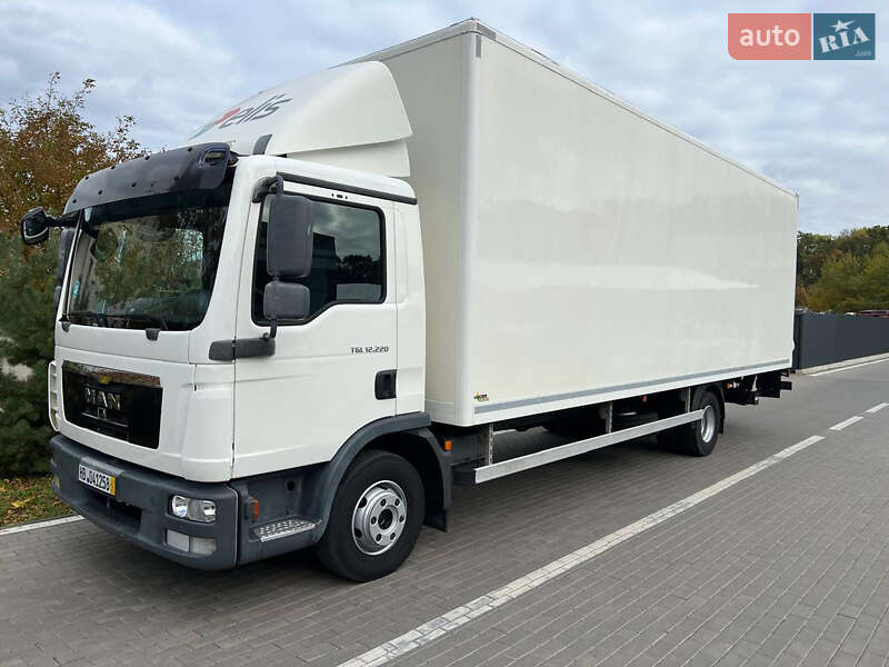 Вантажний фургон MAN 12.220 2011 в Луцьку