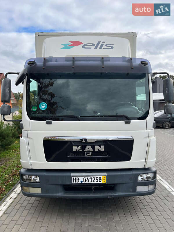 Вантажний фургон MAN 12.220 2011 в Луцьку