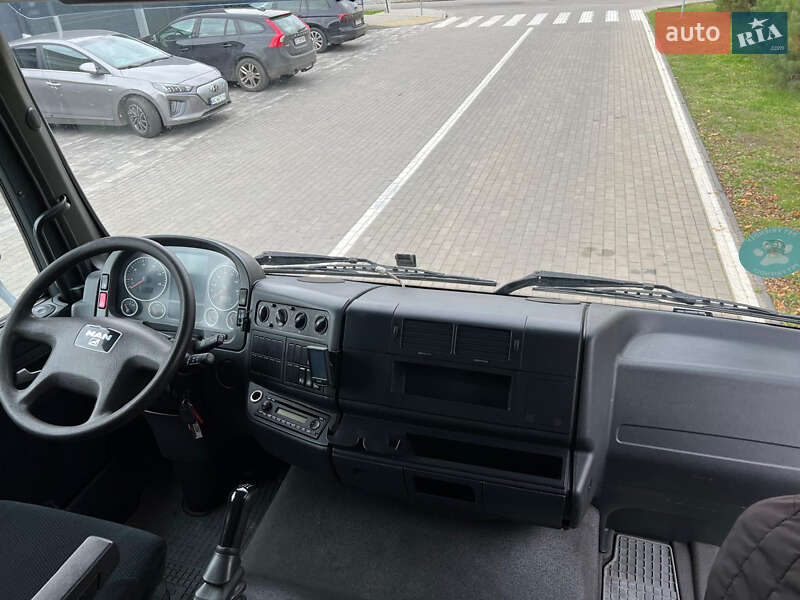 Вантажний фургон MAN 12.220 2011 в Луцьку