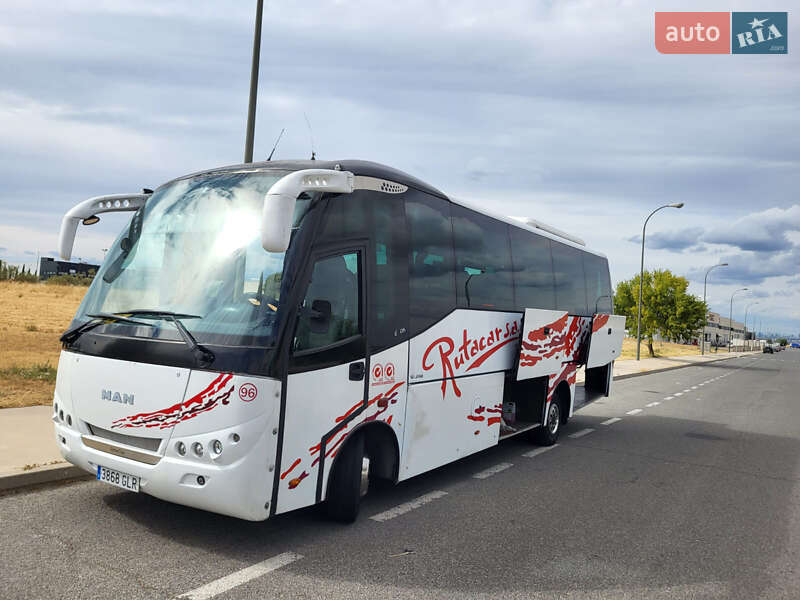 Туристичний / Міжміський автобус MAN 13.220 2009 в Чернівцях