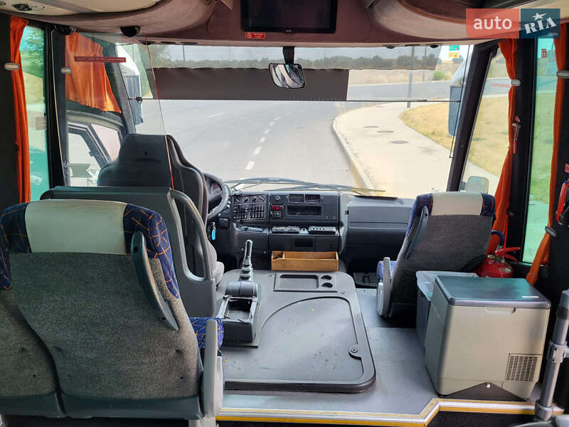 Туристичний / Міжміський автобус MAN 13.220 2009 в Чернівцях