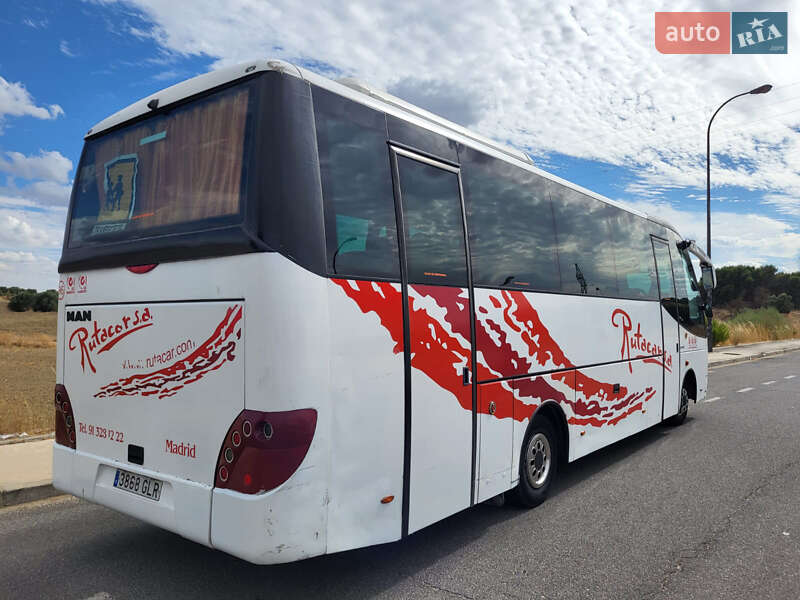 Туристичний / Міжміський автобус MAN 13.220 2009 в Чернівцях