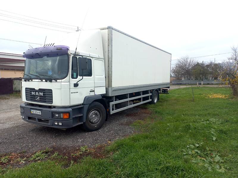 Вантажний фургон MAN 18.220 2005 в Новомосковську
