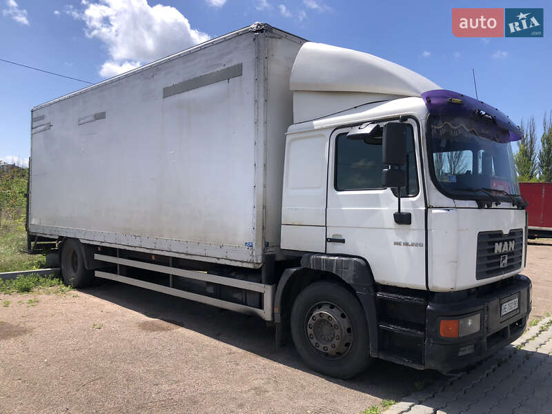 Грузовой фургон MAN 18.220 2003 в Николаеве