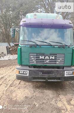 Вантажний фургон MAN 18.224 2001 в Чернігові