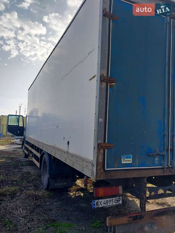 Вантажний фургон MAN 18.224 2002 в Харкові