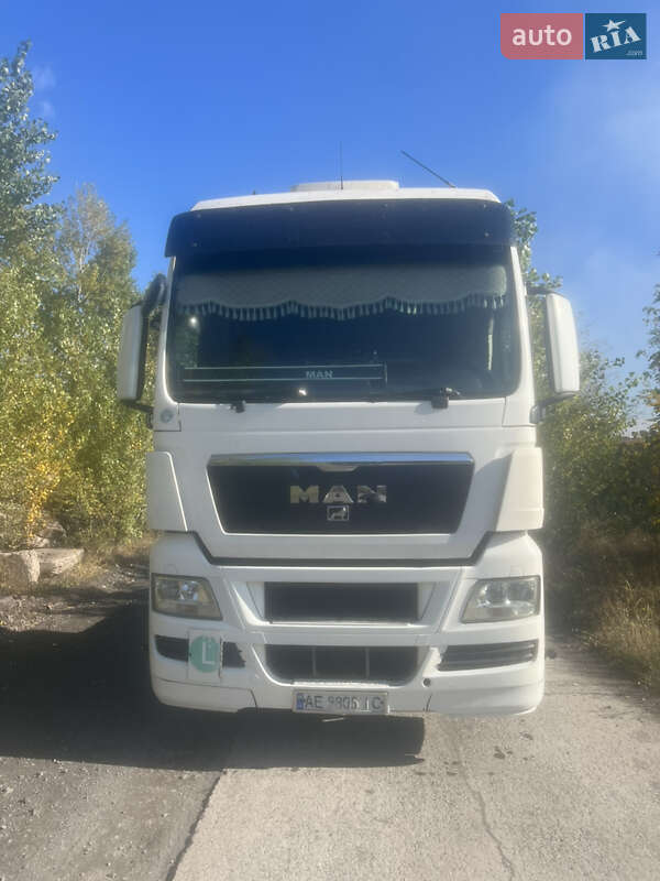 Тягач MAN 18.403 2010 в Кам'янському