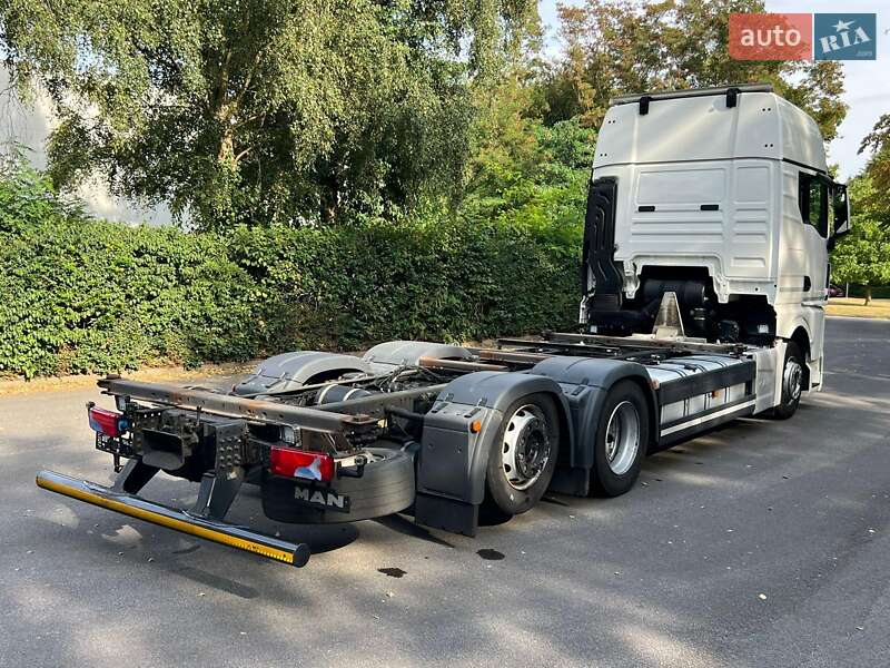 Контейнеровоз MAN 26 2021 в Черновцах