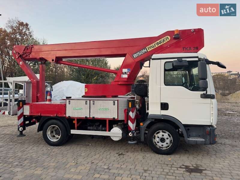 Автовышка MAN 8.180 2008 в Черновцах фото Автовышка MAN 8.180 2008 в Черновцах