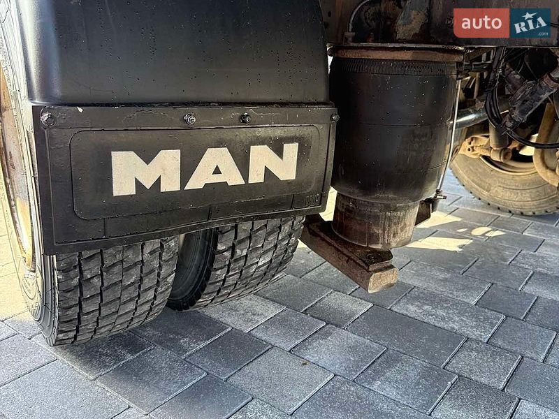 Вантажний фургон MAN 8224 2003 в Коломиї