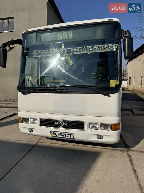 Туристический / Междугородний автобус MAN A03 2000 в 
