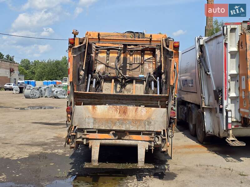 Мусоровоз MAN TGA 2005 в Ровно