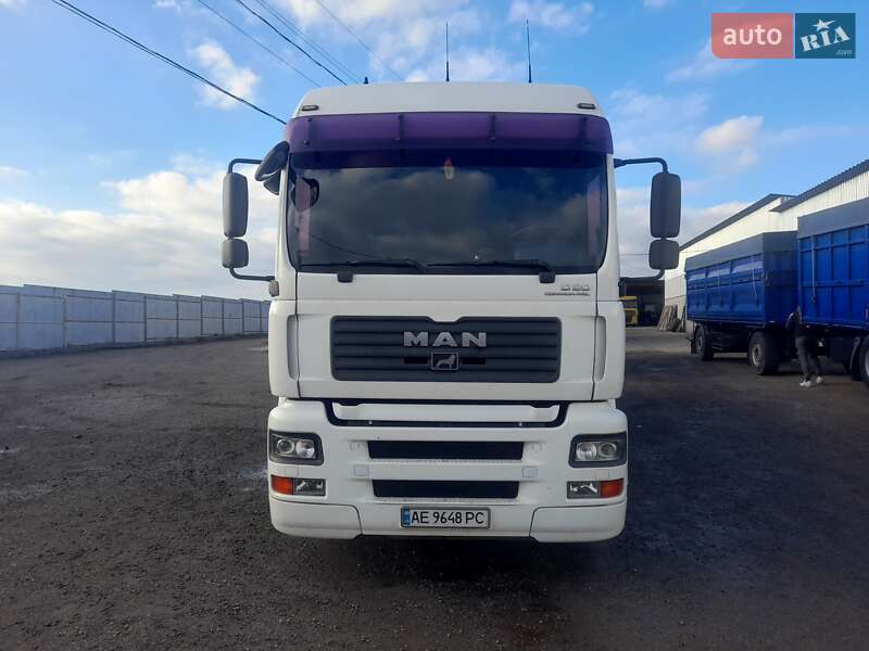 Контейнеровоз MAN TGA 2005 в Магдалинівці