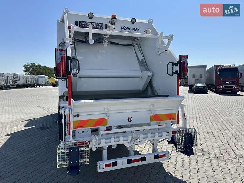 Мусоровоз MAN TGM 2025 в Черновцах