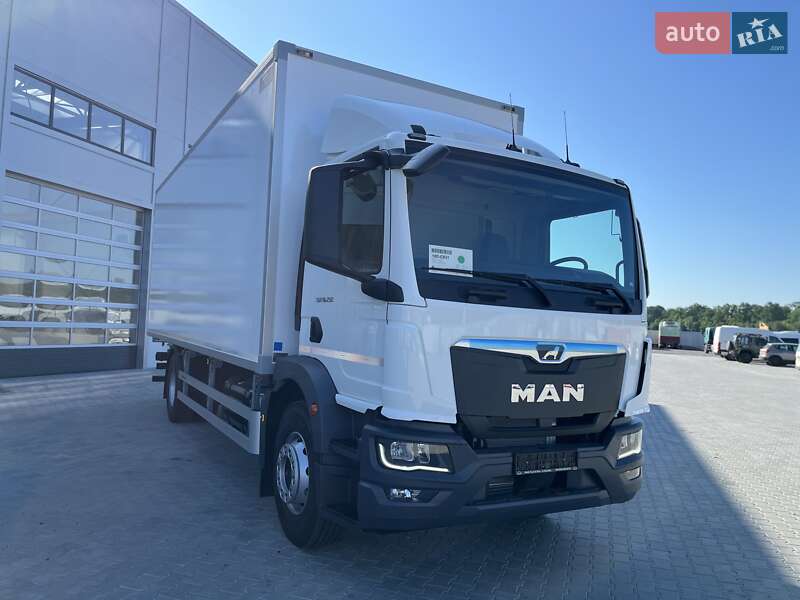 Вантажний фургон MAN TGM 2025 в Чернівцях