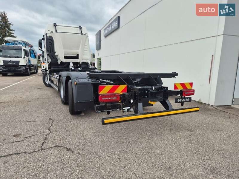 Контейнеровоз MAN TGX 2025 в Чернівцях