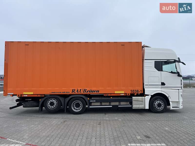 Контейнеровоз MAN TGX 2021 в Черновцах