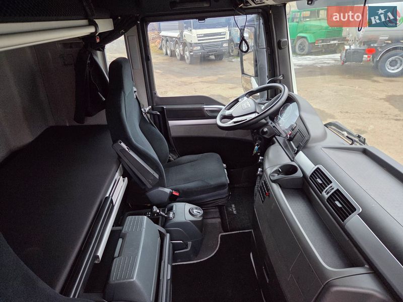 Контейнеровоз MAN TGX 2015 в Черновцах