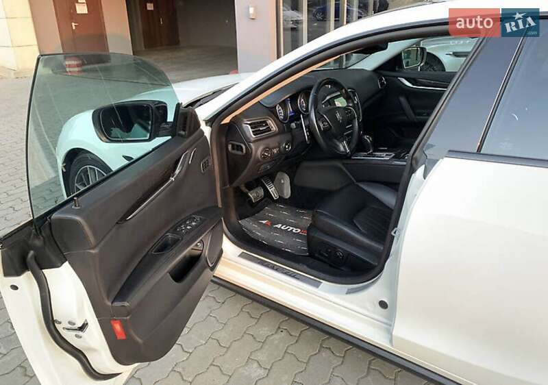 Седан Maserati Ghibli 2014 в Львові
